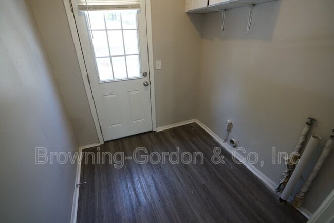 Building Photo - 2101 Eastwood Ave
