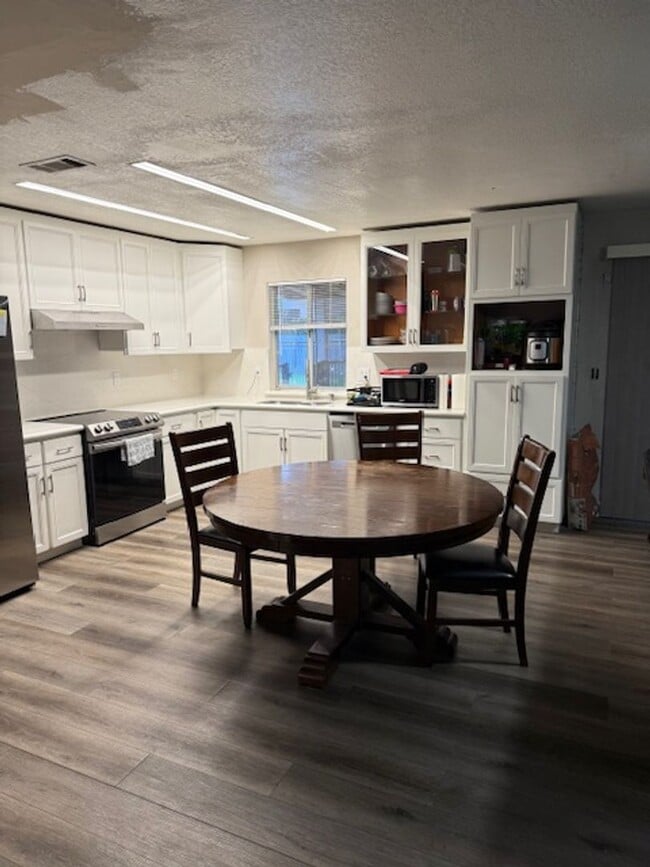 Foto del edificio - 1 Bedroom Room for Rent in Atwater