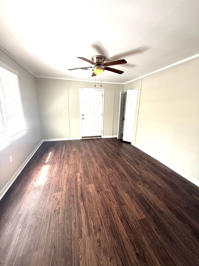 Foto del edificio - ** 3 bed 1 bath located in Forest Hills ** Call 334-366-9198 to schedule a self showing