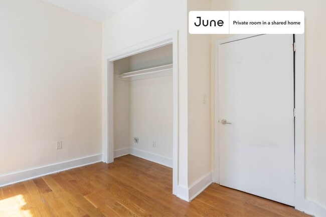 Building Photo - Private bedroom in 2 bed/1 bath Home