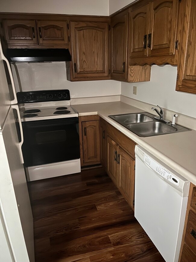 Building Photo - 2137 Versailles Village Pl