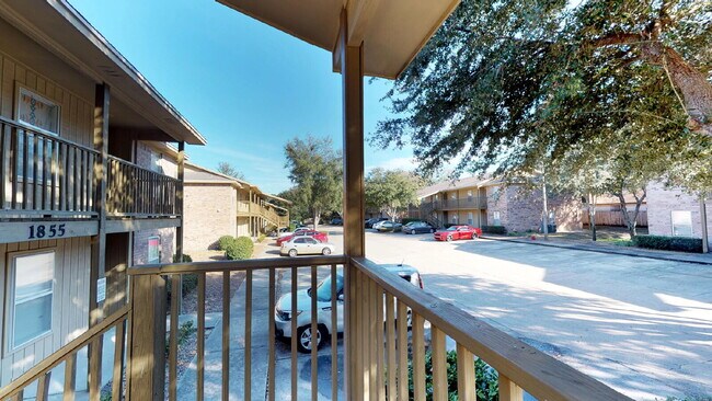 Building Photo - Coastal Comfort Awaits: Spacious 2-Bed, 2-Bath Retreat in Fort Walton Beach!
