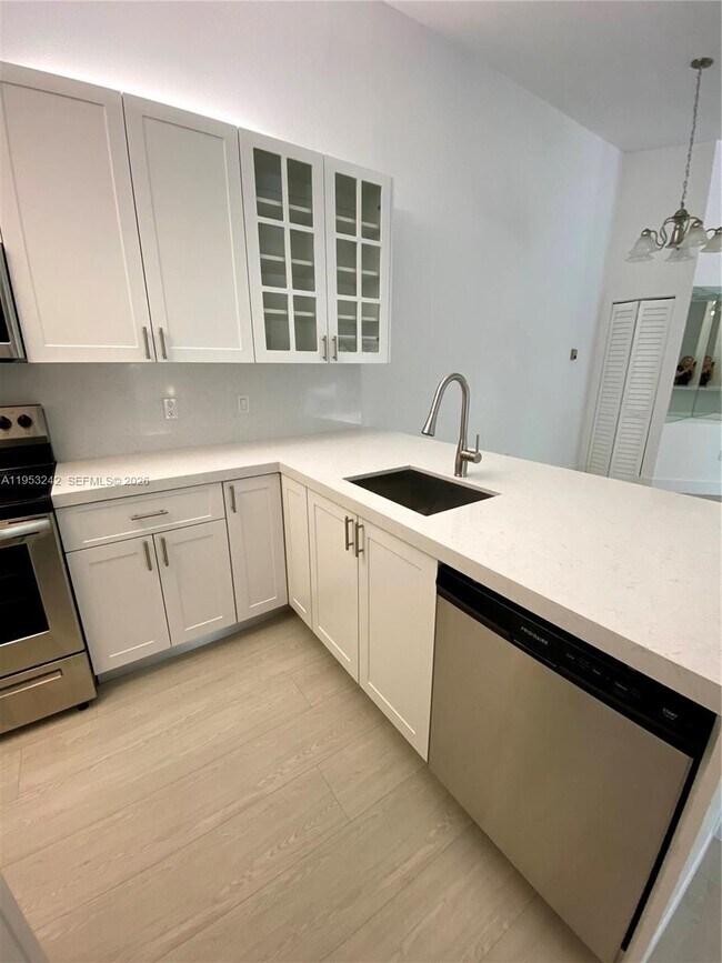 Foto del edificio - 4700 NW 102nd Ave