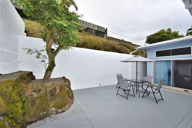 Building Photo - Large Home in beautiful Ahuimanu Area