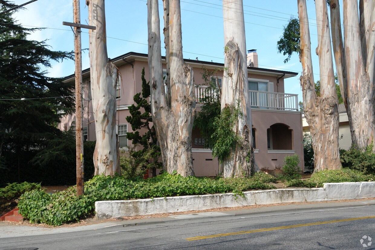 Foto principal - 807 El Camino Real