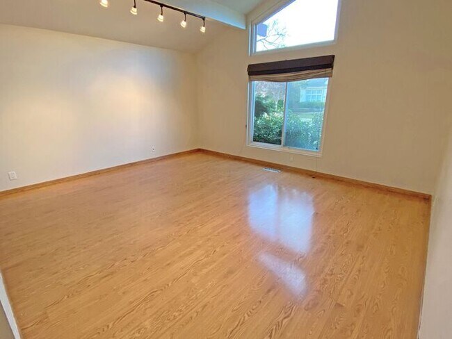 Photo - 3042 Fowler Rd House