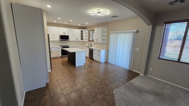Foto del edificio - Beautiful remodel! Don't miss out on this one!