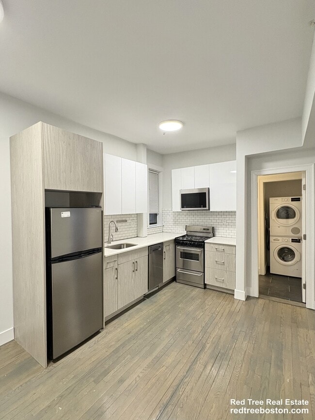 Building Photo - 19 Peterborough St