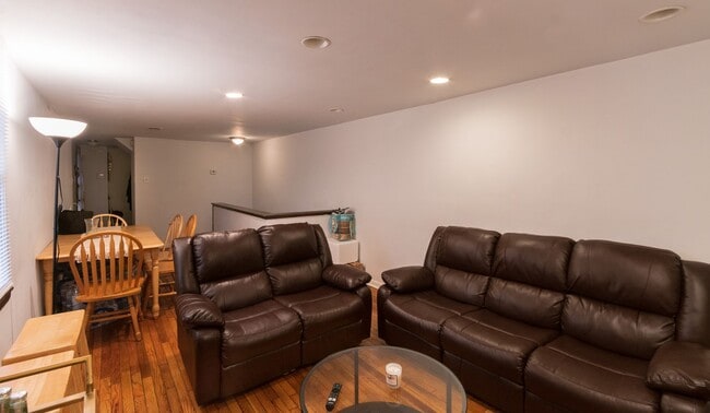 Photo - 2138 Mt Vernon St Apartment