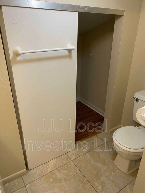 Foto del edificio - 7295-7297 Albany Rd