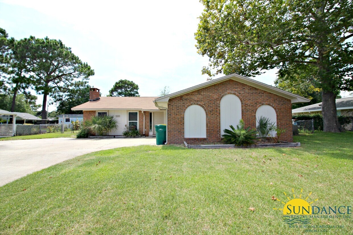 Foto principal - Beautiful 3 Bedroom Home in Mary Esther!