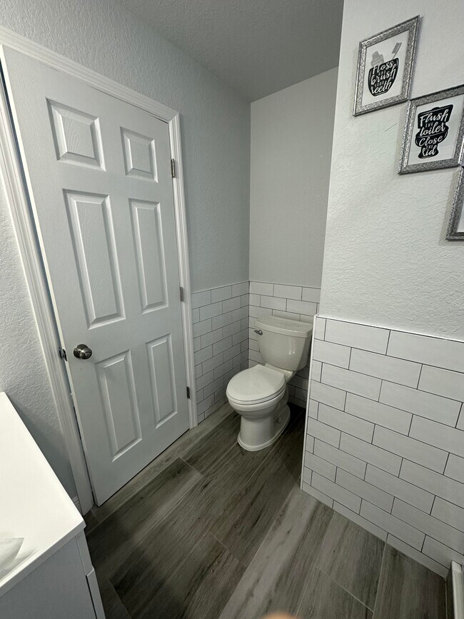 Building Photo - 14506 Tamiami Trl