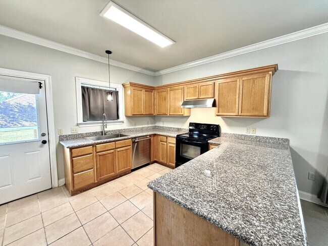 Foto del edificio - 16918 Watkins Rd