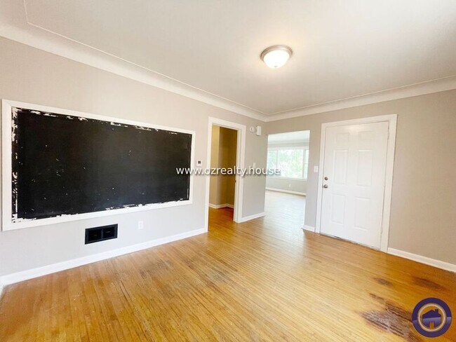 Building Photo - 837 Colburn St