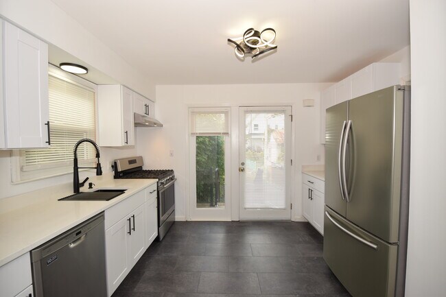 Foto del edificio - 40 Glaser Ave