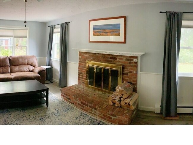 Foto del edificio - 4 Bedroom Single Family Home in Plymouth