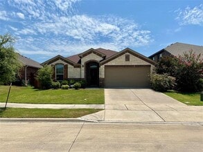 Building Photo - 2022 Windsong Dr