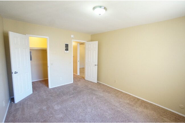 Building Photo - 389 S Lincoln Ave