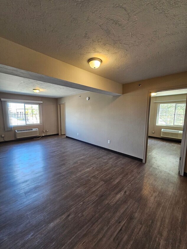 Primary Photo - Completely Remodeled 2-bedroom Near Memori...