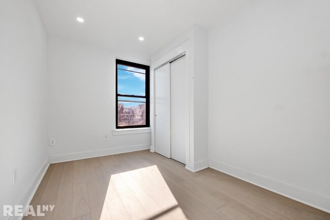 Building Photo - 165 First Avenue