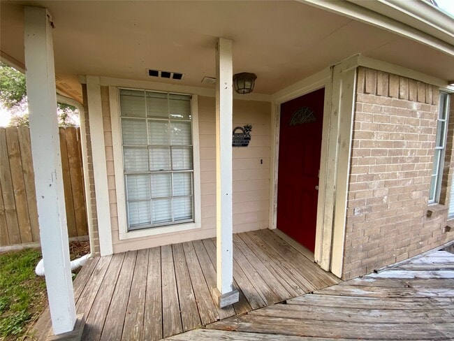 Building Photo - 3003 Briar Dr
