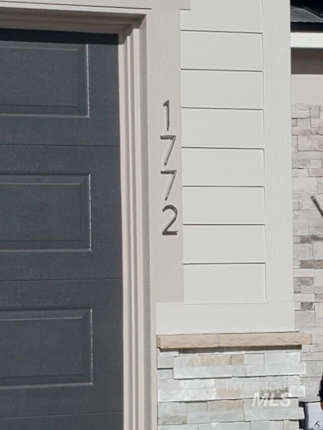 Building Photo - 1772 E Knobcone Dr