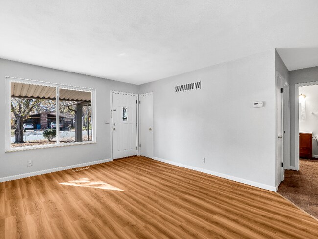 Foto del edificio - 104 Britanna Dr