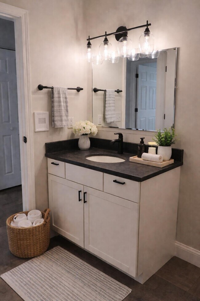 Foto del edificio - Sunnydale Acres - 2 Bed, 1 Bath - NO WAITLIST