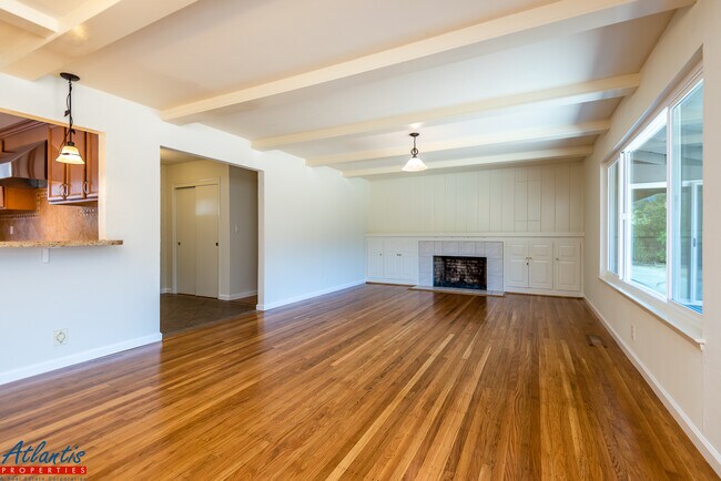 Building Photo - 847 Carnation Ct