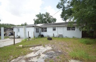 Building Photo - 307 Steedly Ave