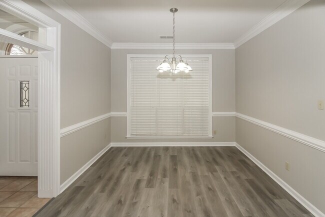Building Photo - 4077 Course View Dr