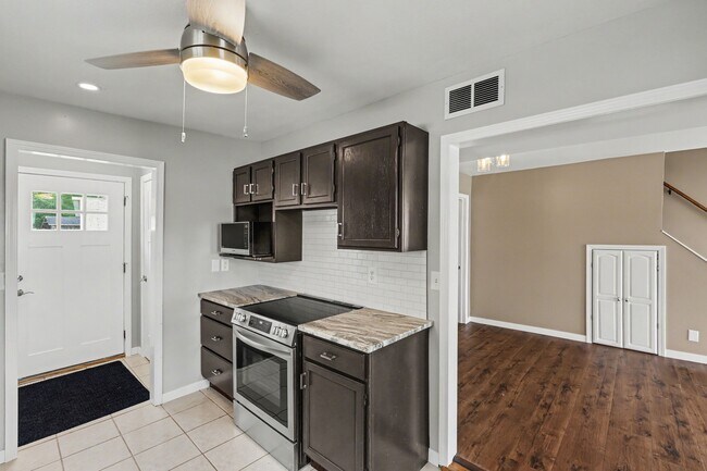 Building Photo - 251 Edgewood Dr