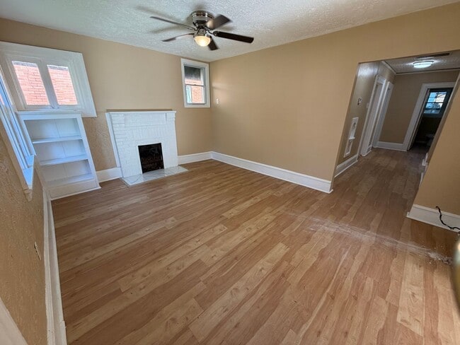 Building Photo - Charming 3 Bedroom Historic Cottage in Capitol Heights!