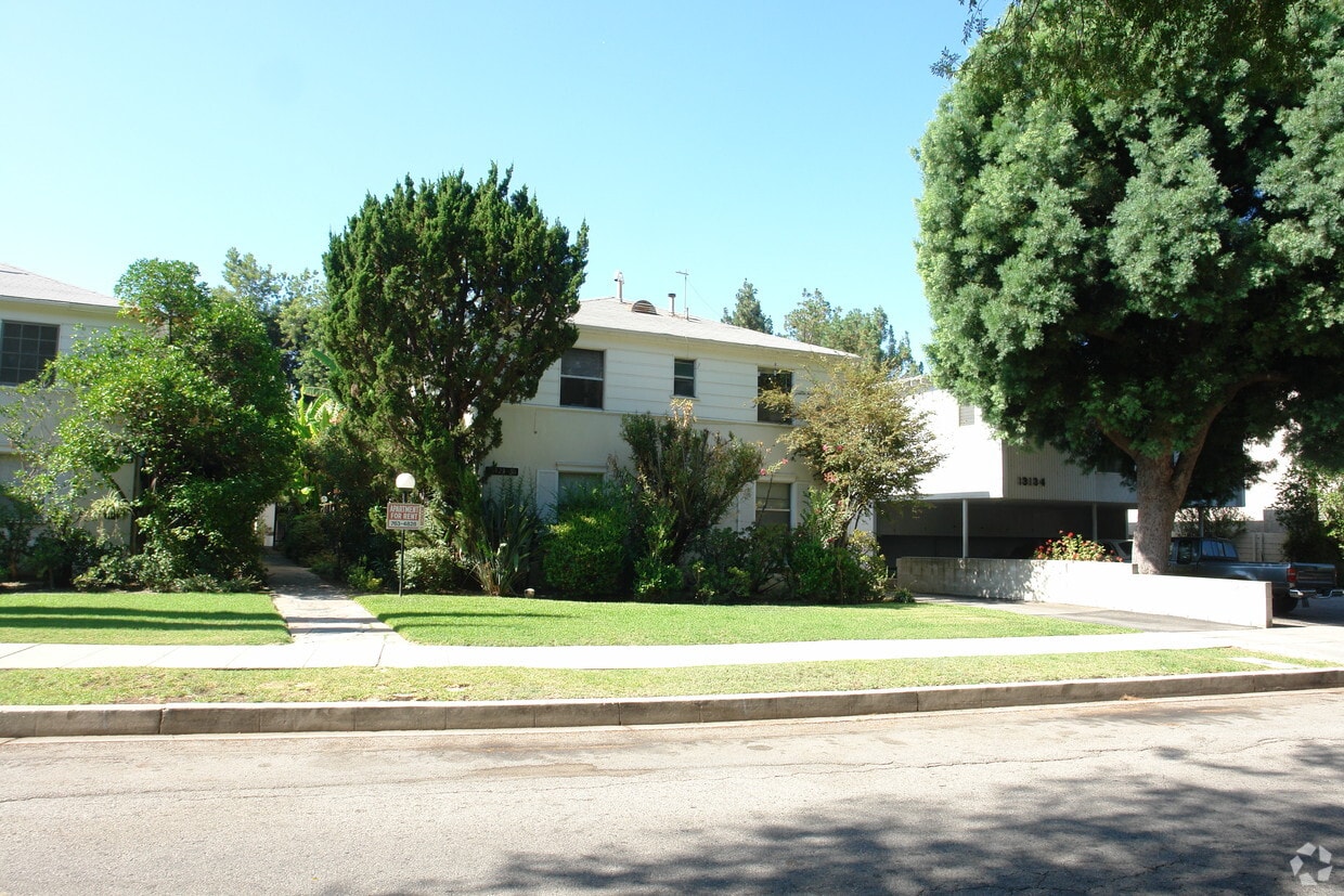 Foto del edificio - 13128 1/4 Valleyheart Dr