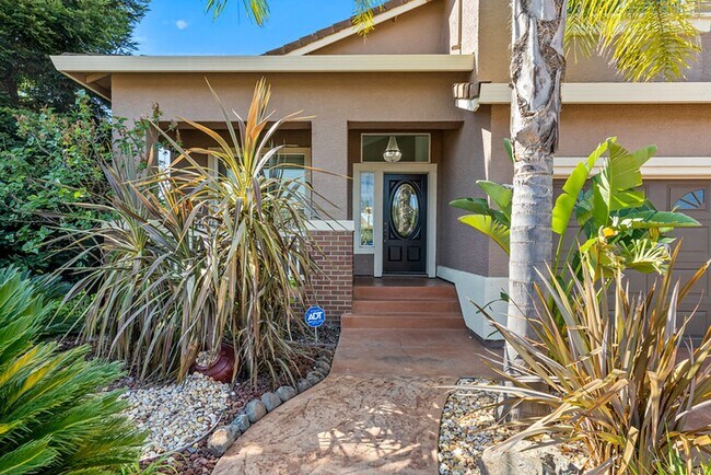 Building Photo - For rent: spacious and updated 5-bedroom, ...