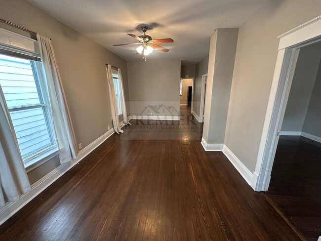 Building Photo - 4534 Mercier St