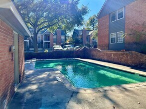 Building Photo - 2401 Sycamore Ave