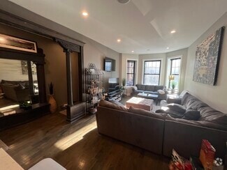 Building Photo - 1215 N Wolcott Ave