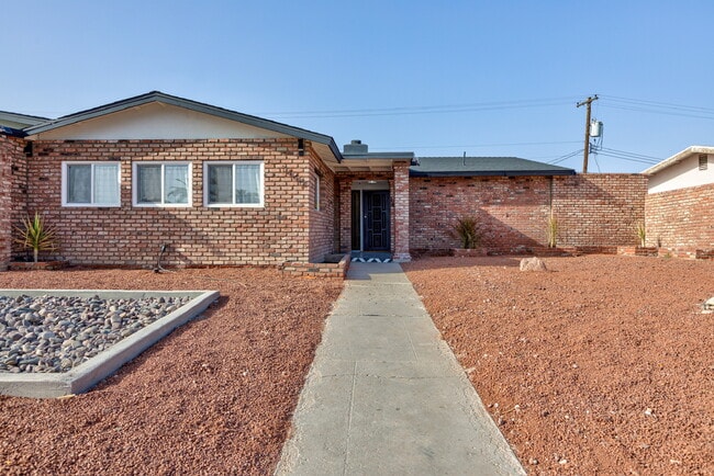 Building Photo - 1448 Pawnee Dr