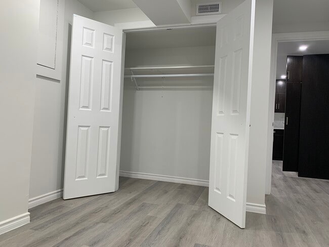 Building Photo - 5 Jasmine Dr