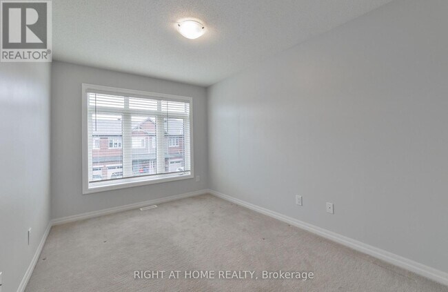 Building Photo - 135 Overberg Way