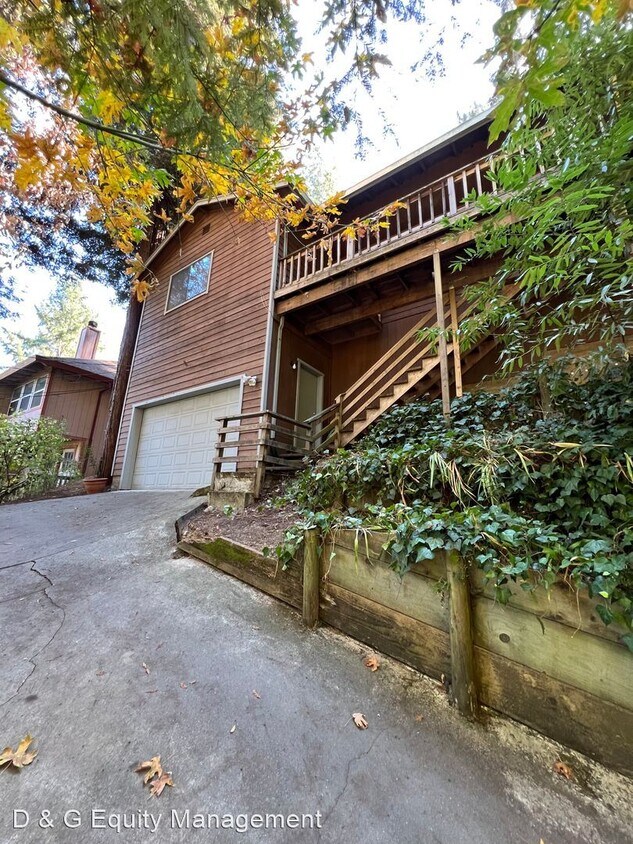 2 br, 2 bath House 14222 McLane Rd. House Rental in Guerneville, CA