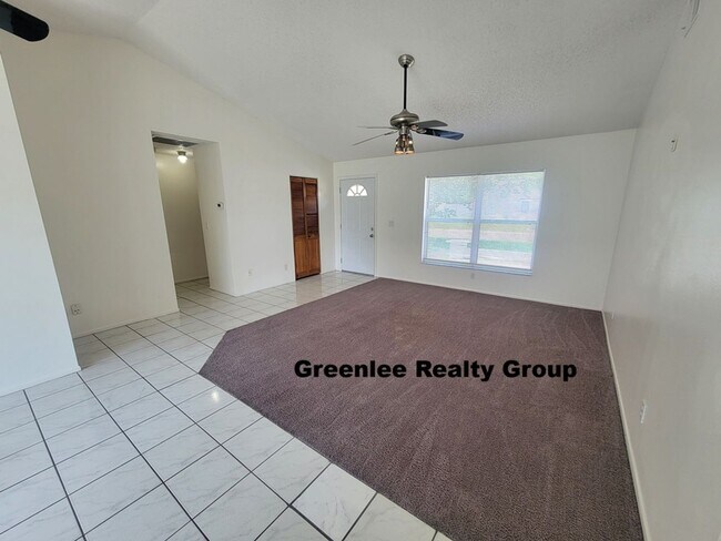 Foto del edificio - 8224 Autumn Oak Ave