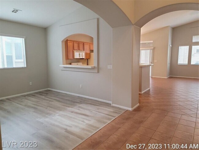 Foto del edificio - SW SINGLE STORY LOCATED IN GATED COMMUNITY!!