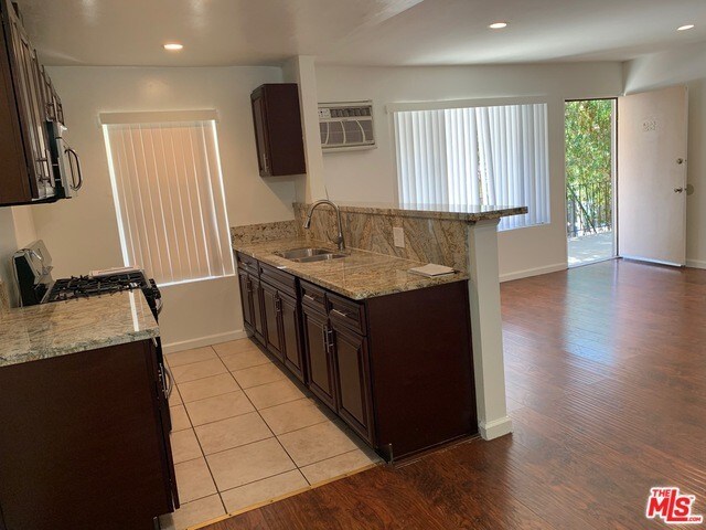 Building Photo - 5222 Lexington Ave