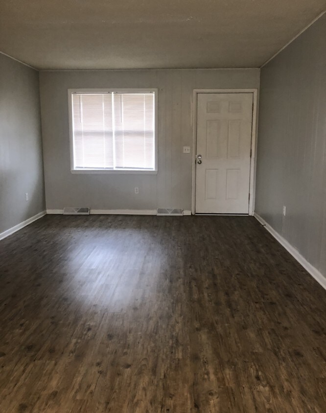 Living room - 5423 S Lewis St