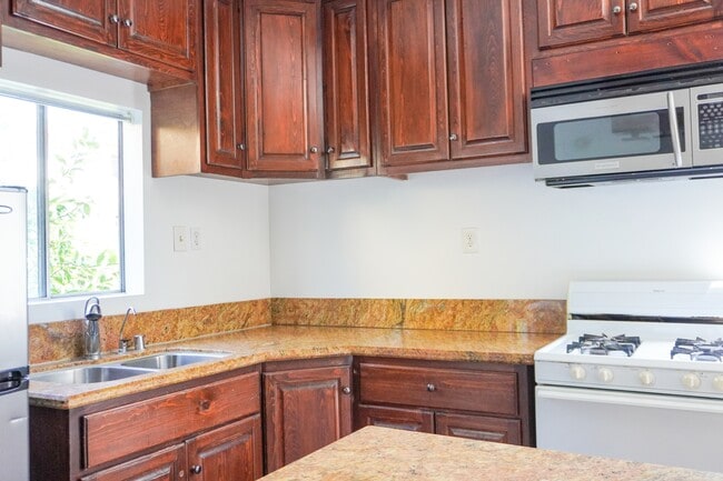 Foto del edificio - 1708 N Gramercy Pl