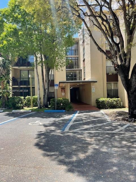 Building Photo - 14311 N Kendall Dr