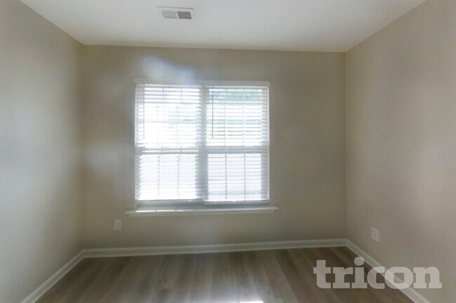 Foto del edificio - 633 Thornbird Cir