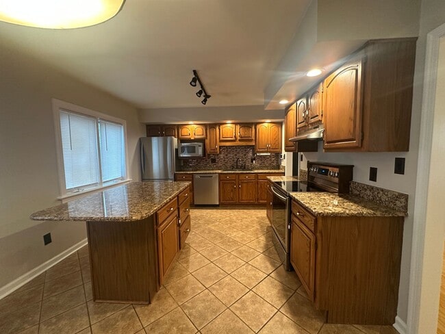 Building Photo - Vinton/Roanoke County 4 BR!